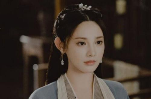 娱乐吃瓜君何泓姗,娱乐吃瓜界的清新小花